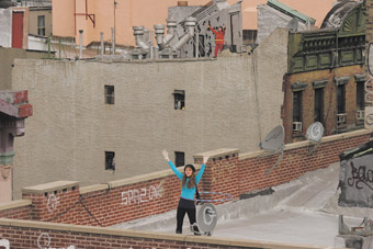  Christian Jankowski, Rooftop Routine 2007