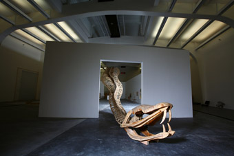 Huang Yong Ping, Python, 2000