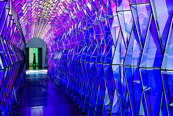 One-way colour tunnel 2007, Olafur Eliasson; Collection of the Art Supporting Foundation to the San Francisco Museum of Modern Art