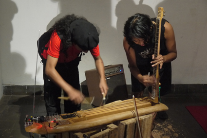 Lintang Radittya, Ikbal S. Lubys performing with Wukir Suryadi's Akar Mahoni (Mahogany Root)