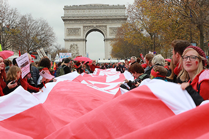 ‘D12 Paris, #redlines’