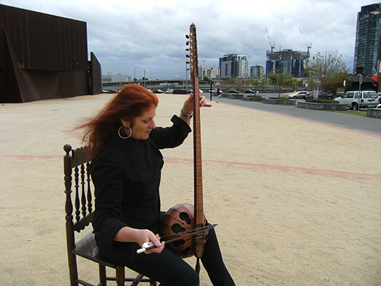 Ros Bandt plays tarhu, Southbank